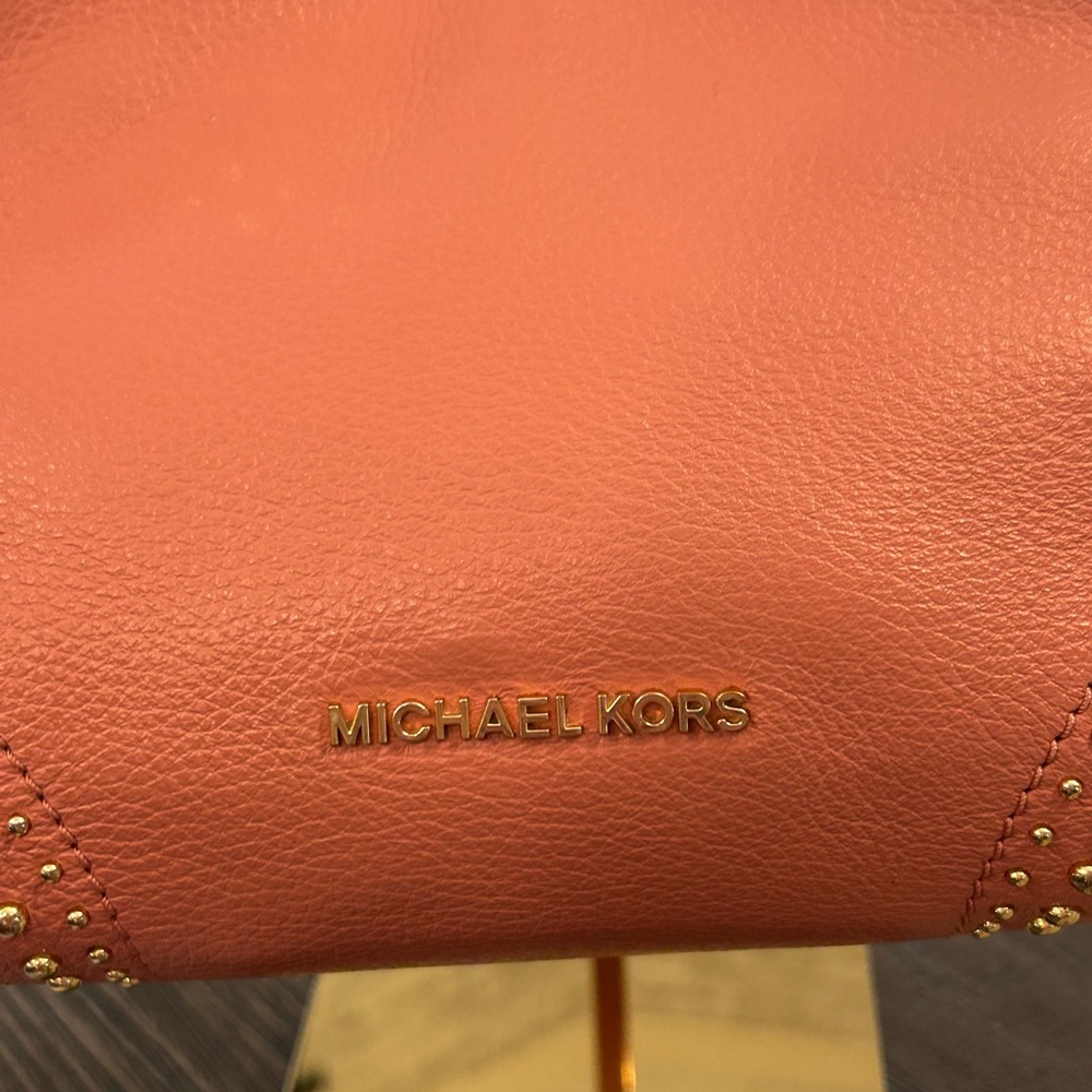 Michael Kors Blush pink Studded pebbled leather Shoulder Bag with chain handles. - Picture 4 of 16